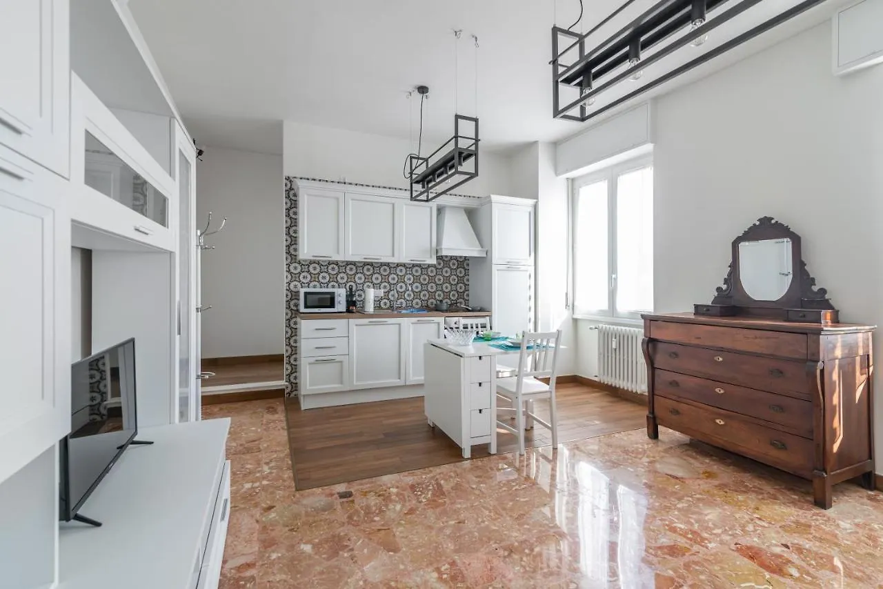 City Center - Luigi&Carolina Apartments - By Host4U Pavia