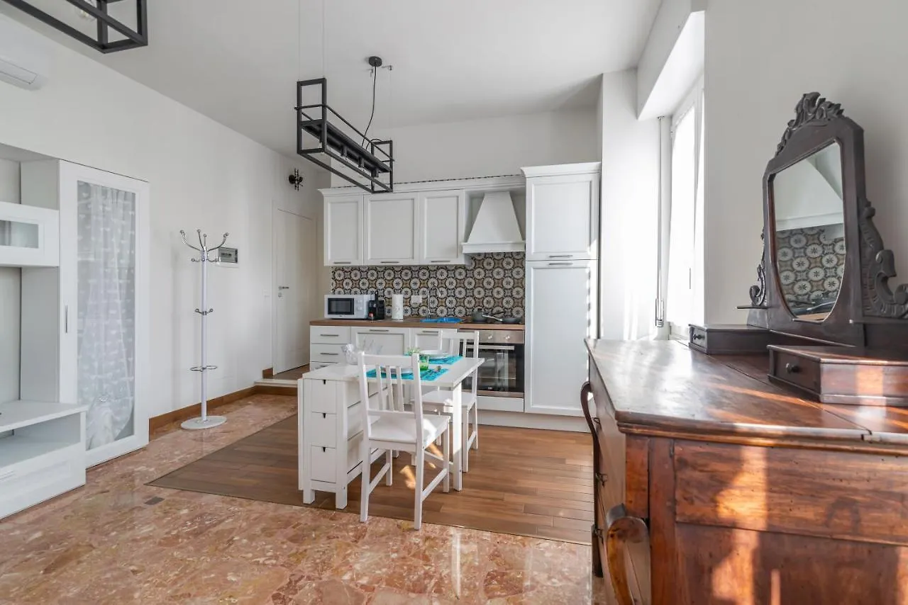 City Center - Luigi&Carolina Apartments - By Host4U Pavia Italy