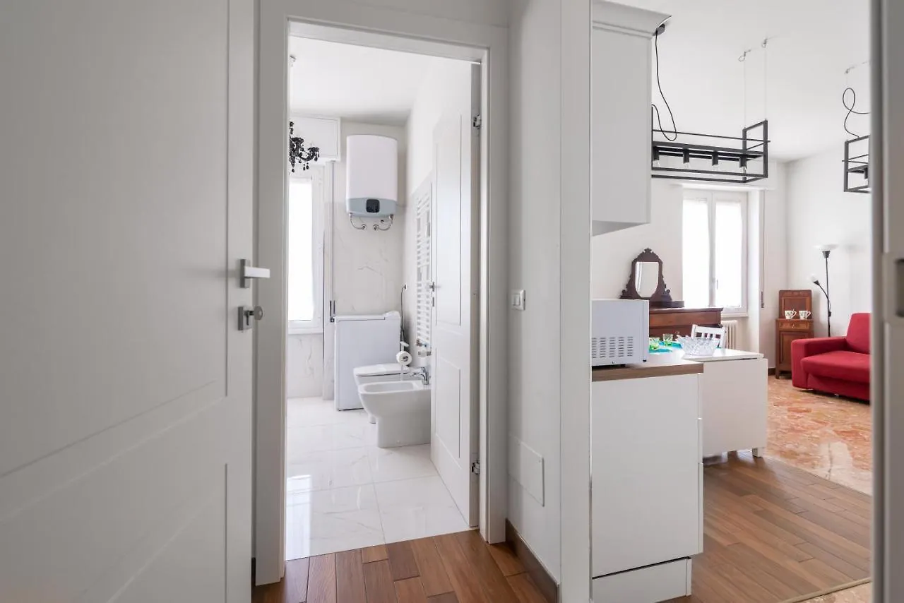 City Center - Luigi&Carolina Apartments - By Host4U Pavia
