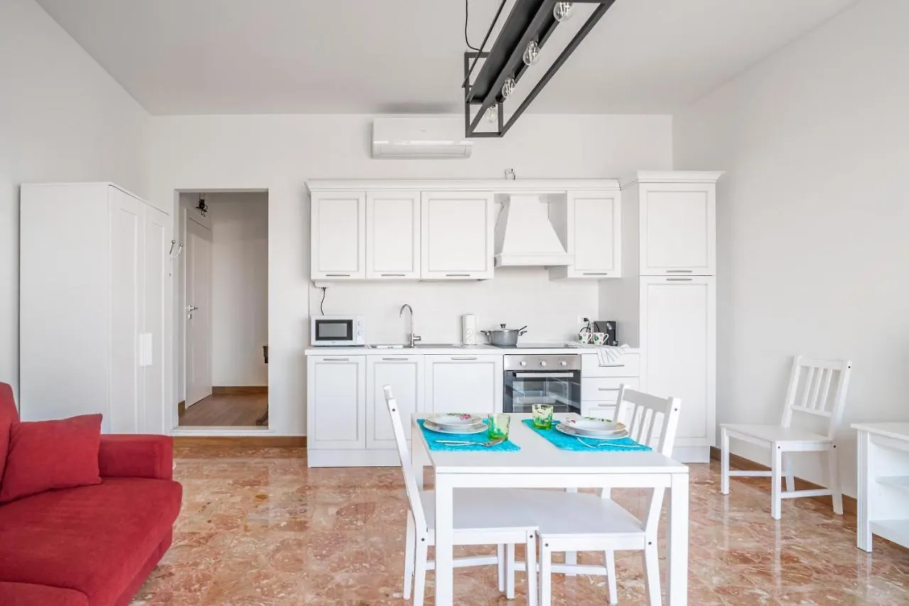 City Center - Luigi&Carolina Apartments - By Host4U Pavia